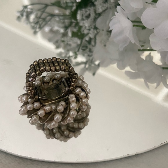 Classy Vintage Pearl Embellished Ring - Picture 4 of 5